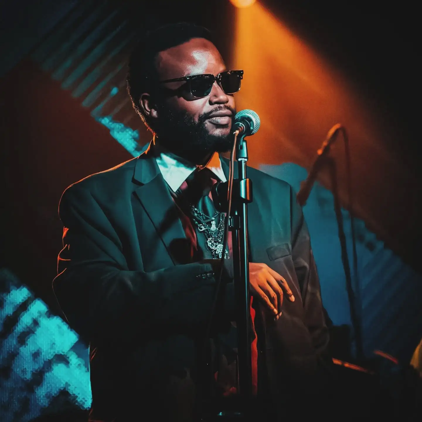 Met_A_Morphosis performing